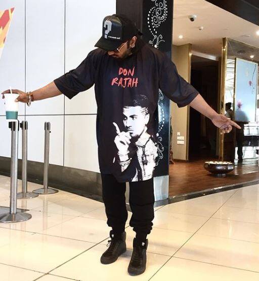 ‘ચાર બોટલ વોડકા’, ‘બ્રાઉન રંગ ને’, ‘અંગ્રેજી બીટ દે’, ‘બ્લૂ આઈઝ’, ‘લવ ડોઝ’ જેવા હનીસિંહના ગીત ઘણા લોકપ્રિય થયા છે. હાલ હની સિંહ તેના આગામી મ્યૂઝિક વીડિયોની તૈયારીમાં લાગ્યો છે અને કિક બોકસિંગ શીખી રહ્યો છે.