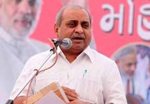 ગુજરાતના 5000 શિક્ષકોએ રૂપાણી-નીતિન પટેલની ધર્મપત્નિઓને કેમ લખ્યા પત્ર ?  જાણો વિગત