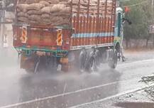 અમદાવાદ સહિત ગુજરાતમાં વાતાવરણમાં પલ્ટો, પાટણ-કચ્છમાં વાવાઝોડા સાથે કમોસમી વરસાદ, જાણો વિગત