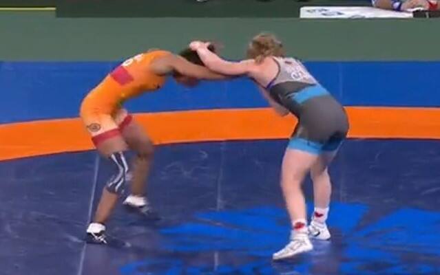 બબીતાને સિલ્વર મેડલથી સંતોષ કરવો પડ્યો હતો. 'દંગલગર્લ' એ આ મુકાબલો 2-5 ગુમાવ્યો. બબીતાએ 2010 દિલ્હી કૉમનવેલ્થમાં બ્રૉન્ઝ અને ગ્લાસ્ગોમાં 2014 માં ગૉલ્ડ મેડલ જીત્યો હતો.