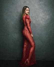 હોટ હીરોઈનને ટ્રાન્સપેરન્ટ રેડ ડ્રેસમાં જોઈને ભડક્યા ચાહકો, જાણો કરી કેવી કોમેન્ટ્સ?