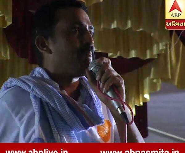  આ અંગે દિલીપ સાબવાએ કહ્યું કે, અમારા પાટીદાર સમાજની કોઈ દીકરી પ્રેમ લગ્ન કરે તેની સામે અમને વાંધો નથી પણ રસ્તે રખડતા રોમિયો તેમને ભોળવે છે તેની સામે વાંધો છે. પાટીદાર યુવતીઓની રક્ષા માટે અમે સુરક્ષા ટીમ બનાવી છે. આ ટીમ પાટીદાર યુવતીઓને કોઈ ભોળવે નહીં તેનું ધ્યાન રાખશે.