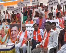 મહેસાણામાં નીતિન પટેલના પ્રતિક ઉપવાસ, CM રૂપાણી ન મળ્યા જોવા