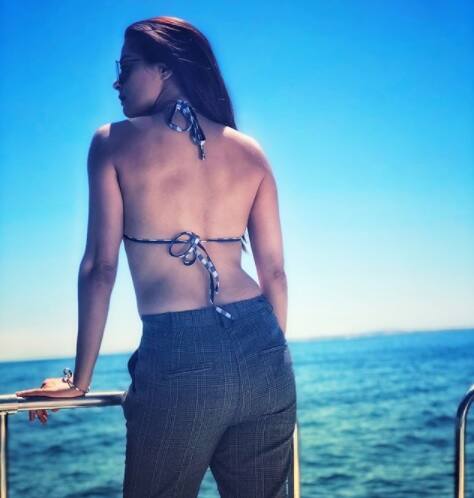 મુંબઈ: બોલિવૂડ એક્ટ્રેસ સુરવિન ચાવલા ફરીવાર પોતાના હોટ ફોટોશૂટને કારણે ચર્ચામાં છે. સુરવિન ચાવલાએ તાજેતરમાં જ પોતાના ઇન્સ્ટાગ્રામ પર આ ફોટોશૂટની કેટલીક હોટ તસવીરો પોસ્ટ કરી હતી. 