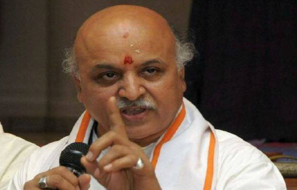 ડૉ.પ્રવિણ તોગડિયાએ કહ્યું કે, 100 કરોડ હિંદુઓનો અવાજ ઉઠાવવું શું ગુનો છે? હિંદુઓનો અવાજ દબાવવામાં આવ્યો. હવે વિશ્વ હિંદુ પરિષદમાં નથી. સત્ય, ધર્મને દબાવવામાં આવ્યું છે. હિંદુઓના અભિયાનથી આગળ વધીશ. કોઈ જ નવું સંગઠન નહી બનાવું. તેમણે કહ્યું ટૂંક સમયમાં મોટી જાહેરાત કરીશ. મોટી જંગ જીતવા માટે ક્યારેક નાની હારનો સ્વીકાર કરવો પડે છે. આ પહેલા તોગડિયાએ ચૂંટણીની પ્રક્રિયાને વીએચપીને તોડવાનું ષડયંત્ર ગણાવ્યું હતું.