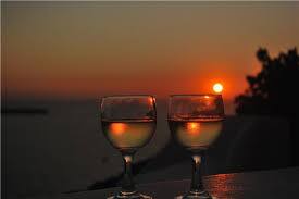 આ નિર્ણયના કારણે માત્ર દારૂ પીવા માટે જ દમણ આવતાં પ્રવાસીઓની સંખ્યામાં ધરખમ ઘટાડો થશે. બીચ પર સ્ટોલધારકોનો ધંધો ચોપટ થશે, પીવા માટે હોટલમાં જવું પડશે. વર્ષોથી દેવકા તેમજ જમ્પોર પર સ્ટોલ લગાવી ધંધો કરતાં સ્થાનિકો પર વિપરિત અસર પડશે. કલેક્ટરના આ નિર્ણયથી શરાબના શોખીનોમાં ભારે નારાજગી છે.