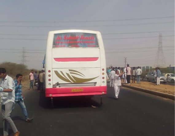 અકસ્માતની જાણ થતાં ભચાઉથી વિવિધ સંગઠનોના કાર્યકર્તા દોડી આવ્યા હતા. અકસ્માતને પગલે લેઉવા પાટીદાર સમાજમાં અરેરાટી ફેલાઇ ગઇ હતી. 