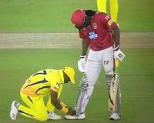 IPL 2018: બ્રાવોએ ગેલને બાંધી આપી શૂઝની લેસ, તસવીર થઈ વાયરલ