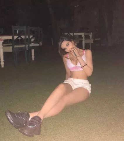 ઉલ્લેખનીય છે કે, સાક્ષીના ફેન ફોલોઇંગ તેની હૉટ તસવીરોના કારણે જ છે. 