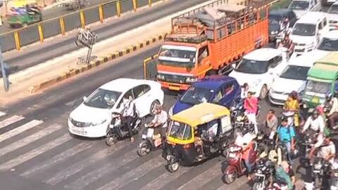 અમદાવાદમાં ઈ-મેમોના પહેલા જ દિવસે કેટલાં ચલણ જનરેટ થયા, જાણો વિગત અમદાવાદમાં ઈ-મેમોના પહેલા જ દિવસે કેટલાં ચલણ જનરેટ થયા, જાણો વિગત