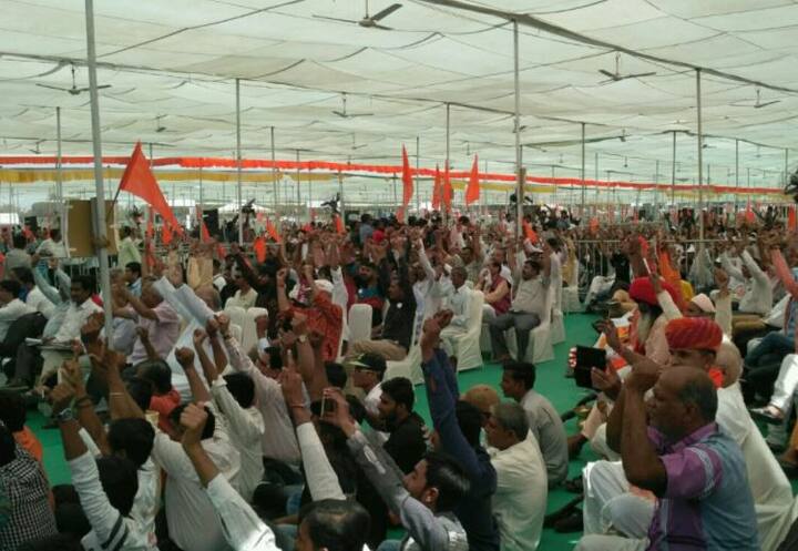 રાજ્યભરમાંથી મોટી સંખ્યામાં તોગડિયાના સમર્થકો ઉમટી પડવાના હોવાથી જીએમડીસી ગ્રાઉન્ડમાં અનશન પર બેસવાની જાહેરાત કરવામાં આવી છે. મંગળવારે સવારે 8.45 કલાકથી પ્રવીણ તોગડિયા અનશનની શરૂઆત કરશે.