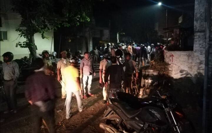 મોડી રાત્રે બનેલી આ ઘટનાને પગલે વિસ્તારમાં ભયનો માહોલ છવાઈ ગયો હતો. આ ઘટનાને પગલે આ વિસ્તારમાં પોલીસનો ચાંપતો બંદોબસ્ત ગોઠવી દેવામાં આવ્યો છે. પોલીસે લોકોને અફવાઓથી દૂર રહેવા અપિલ કરી છે.