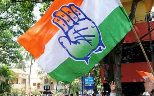 અમદાવાદ: સોમવાર ગુજરાતમાં ભાજપ સામે ટક્કર આપવા ઘરડી અને સુશુપ્ત અવસ્થામાં રહેલી કોંગ્રેસને યુવાઓના જોર જીવંત કરવા હાઈકમાન્ડે સ્ટ્રેટેજી ઘડી કાઢી છે. ગુજરાત કોંગ્રેસમાં હવે સંગઠનમાં અંડિગો જમાવીને બેઠેલાં ઘરડા નેતાઓન સલાહકાર બનાવી સાઈડલાઇન કરવા વિચારણા કરી છે. રાજકીય બેકગ્રાઉન્ડ વિનાના પ્રતિભાશાળી અને પ્રજાલક્ષી કામ કરતાં યુવા કાર્યકરોને નેતા તરીકે કોંગ્રેસમાં પ્રમોટ કરવા રણનીતિ ઘડવામાં આવી રહી છે. 