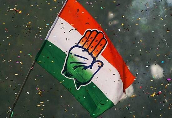 સૂત્રોના જણાવ્યા અનુસાર, કોંગ્રેસમાં છેલ્લા કેટલાંય સમયથી જૂથવાદ અને સગાવાદને આધારે જ સંગઠનમાં નિમણૂંકો કરવામાં આવી રહી છે જેના પગલે સંગઠનની અસરકારક કામગીરી રહી નથી. આ ઉપરાંત પ્રદેશના માળખામાં પણ 50-55થી વધુ વયના વરિષ્ઠ આગેવાનો વર્ષોથી અંડિગો જમાવીને બેઠાં છે.