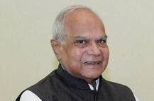 તમિલનાડુઃ રાજ્યપાલે ગાલ પર હાથ ફેરવતાં ભડકી ઉઠી મહિલા પત્રકાર, કહ્યું- ‘અનેક વખત ચહેરો ધોયો પણ.....’