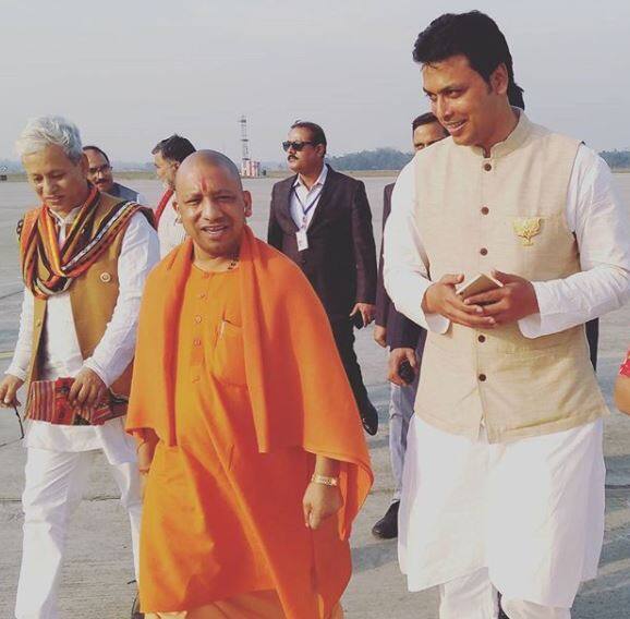 વચ્ચે તેમાં થોડો ફેરફાર થયો પરંતુ તે જમાનામાં પણ ટેકનોલોજી હતી. હું તમને સારા કામ માટે અભિનંદન આપું છું પરંતુ આ સુવિધાઓની શોધ તમે નહોતી કરી. તેમણે કહ્યું કે, મારો જન્મ એવા દેશમાં થયો છે જે ટેક્નોલોજીમાં વિશ્વમાં સૌથી આગળ હતો. મને આ વાતનું ગૌરવ છે.