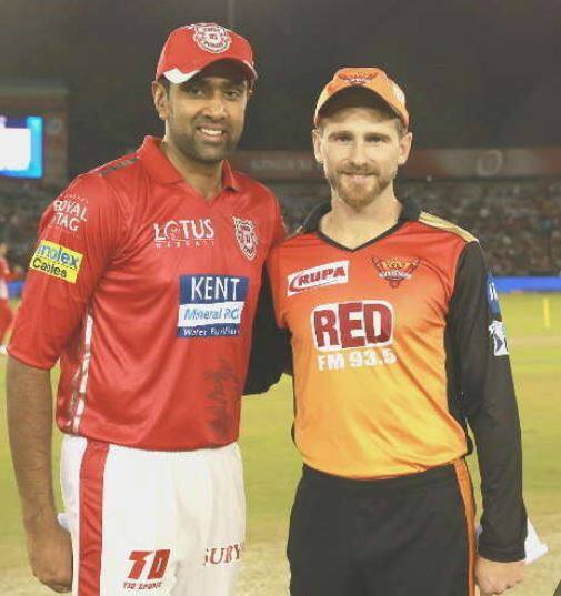  હૈદરાબાદ માટે મનીષ પાંડેએ 42 બોલમાં ત્રણ ચોગ્ગા અને એક છગ્ગા સાથે સર્વાધિક અણનમ 57 રન બનાવ્યા હતા. કેપ્ટન કેન વિલિયમ્સે 41 બોલ પર ત્રણ ચોગ્ગા અને બે છગ્ગાની મદદથી 54 રન બનાવ્યા હતા. વિલિયમ્સની આ આઈપીએલમાં પાંચમી અડધી સદી છે. 