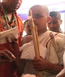 સુરત: ડાયમંડ બિઝનેસમેનના પુત્રએ લક્ઝરી લાઈફ છોડીને લીધી દીક્ષા, ફરારી કારનો હતો શોખ