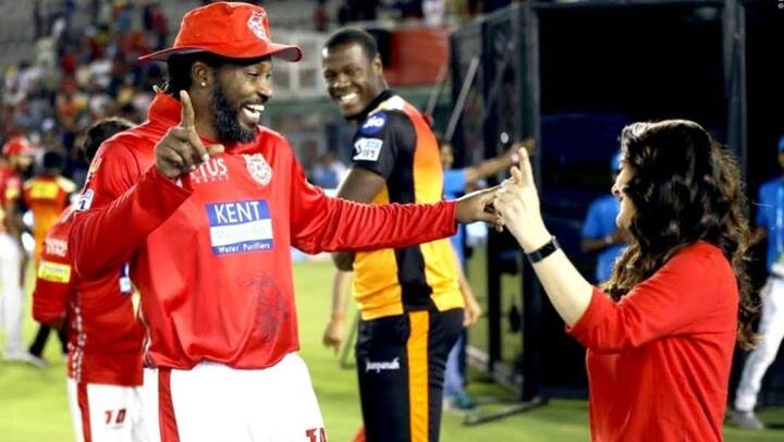 ગેલે ટીમની કો-ઓનર પ્રિતી ઝિંટા સાથે મળીને સેલિબ્રેશન કર્યું હતું અને પ્રિતી સાથે ડાન્સ પણ કરતો જોવા મળ્યો હતો.