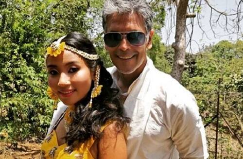 તે બન્ને વચ્ચેનું અફેર સોશિયલ મીડિયા પર ઉંમરના કારણે ટ્રોલ થયું હતું. તો પણ મિલિંદ અંકિતા સાથે લગ્ન કરવા માગે છે. આ પહેલા મિલિંદ સોમને વર્ષ 2006માં ફ્રાન્સની અભિનેત્રી મિલિન જૈમ્પેનોઈ સાથે લગ્ન કર્યા હતા જોકે લગ્નના ફક્ત ત્રણ વર્ષમાં બન્નેનું બ્રેક-અપ થઈ ગયું હતું. 