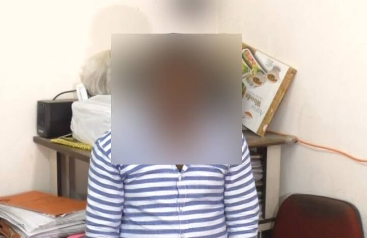 પાટણ: સંબંધોને શર્મસાર કરતી એક ઘટનામાં ગુરુવારે રાત્રે હવસમાં આંધળા બની ગયેલા પુત્રે અધમતાની તમામ હદ વટાવીને સગી માતાને હવસનો શિકાર બનાવીને બળાત્કાર ગુજાર્યો હતો. આ ઘટના અંગે માતાએ પુત્ર વિરુદ્ધ ફરિયાદ નોંધાવતાં પોલીસે તિરૂપતિ બજાર પાસેથી આરોપી કપૂતને ઝડપી સળિયા પાછળ ધકેલી દીધો હતો.