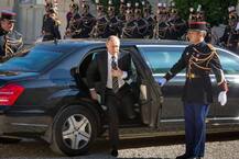 અમેરિકાના જાસૂસોનો ખતરો વધતાં રશિયાના પુતિને ખરીદી નવી કાર, કિંમત અને ફિચર્સ જાણીને થઈ જશો દંગ