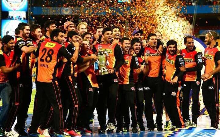 વોર્નરની કેપ્ટનશિપમાં સનરાઇઝર્સ હૈદરાબાદ એક વખત આઇપીએલ ચેમ્પિયન બન્યું હતું.