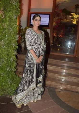 પોતાના લગ્નની ચર્ચા વચ્ચે સોનમ કપૂર પણ આ રિસેપ્શનમાં જોવા મળી હતી. 