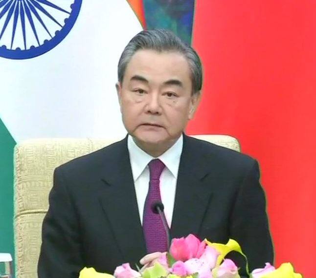 દ્વિપક્ષીય મુલાકાત પહેલા વાંગે બેઇજિંગ સ્થિત સ્ટેટ ગેસ્ટ હાઉસમાં સુષમા સ્વરાજને આવકાર્યા હતા. વાંગને ગત મહિને સ્ટેટ કાઉન્સિલર બનાવાયા છે. આ ઉપરાંત તેઓ વિદેશ મંત્રીના પદે પણ કાર્યરત છે