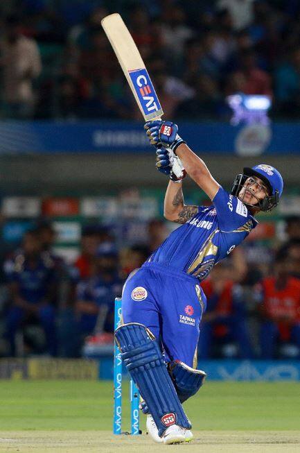 સારી શરૂઆત મળી હોવા છતાં મુંબઈ ઈન્ડિયન્સ છેલ્લી 6 ઓવરમાં ફાયદો ઉઠાવી શક્યું નહોતું. ઈશાન કિશને 42 બોલમાં 58 રનનું યોગદાન આપી બીજી વિકેટ તરીકે આઉટ થયો ત્યારે મુંબઈનો સ્કોર 14.2 ઓવરમાં 130 રન હતો. જે બાદ મુંબઈએ નિયમિત અંતરે વિકેટ ગુમાવી હતી.