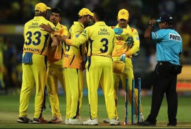  સનરાઈઝર્સ હૈદરાબાદ સામે ચેન્નઈએ 20 ઓવરમાં 183 રનનો ટાર્ગેટ આપ્યો હતો. 10 ઓવરમાં 4 વિકેટ ગુમાવીને હૈદરાબાદ સંધર્ષ કરી રહી હતી.