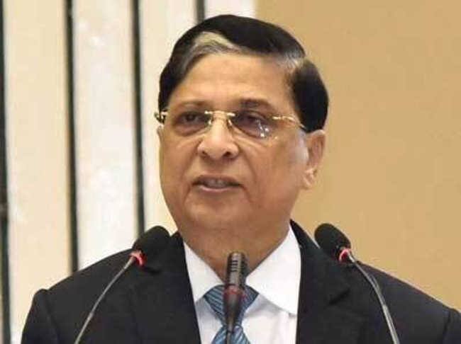 CJI ચીફ જસ્ટિસ દીપક મિશ્રા વિરુદ્ધના પ્રસ્તાવને ફગાવવાને લઇને હવે કોંગ્રેસ સુપ્રીમ કોર્ટમાં જઇ શકે છે. અગાઉ કોંગ્રેસ કહ્યું હતું કે, જો રાજ્યસભાના ચેરમેન વેંકૈયા નાયડુએ મહાભિયોગની નોટિસને ના મૂંજર કરી તો નિર્ણયને કોર્ટમાં પડકારી શકાય છે. આવામાં કોંગ્રેસે તેમના નિર્ણયના વિરુદ્ધ કોર્ટમાં જવાનો પણ ઓપ્શન ખુલ્લો રાખ્યો છે. 