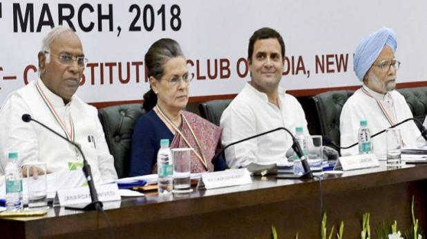 ઉલ્લેખનીય છે કે, શુક્રવારે કોંગ્રેસ સહિત સાત વિપક્ષી દળોએ રાજ્યસભાના સભાપતિ નાયડુને જસ્ટિસ મિશ્રા વિરુદ્ધ કદાચારનો આરોપ લગાવતા તેમને પદ પરથી હટાવવીની પ્રક્રિયા શરૂ કરવા માટે નોટિસ આપી હતી. નાયડુ જો આ નોટિસને સ્વીકાર કરે છે તો પ્રક્રિયાના નિયમો અનુસાર, વિપક્ષના આરોપોની તપાસ માટે ન્યાયવિદોની ત્રણ સભ્યોની એક સમિતિ રચના કરવી પડશે.