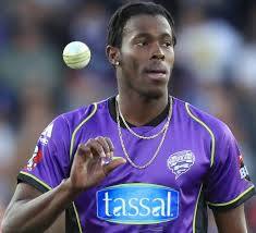 જોકે, ઇગ્લેન્ડની ઇન્ટરનેશનલ ટીમમાં સ્થાન મેળવવા માટે રહેલી બોર્ડની શરત આર્ચર માટે સૌથી સમસ્યા છે. વાસ્તવમાં ઇગ્લેન્ડની ટીમમાં રમવા માંગતા કોઇ પણ ખેલાડીએ સાત વર્ષ સુધી ફર્સ્ટ ક્રિકેટ રમવાનું ફરજીયાત છે ત્યારબાદ ઇગ્લેન્ડની ટીમમાં સ્થાન મળે છે. આર્ચર બિગ બેશ લીગમાં હોબાર્ટ હરિકેન્સ તરફથી રમે છે. જેમાં રમતા આર્ચરે 13 મેચમાં 17 વિકેટ ઝડપી હતી. ઇગ્લેન્ડમાં ફર્સ્ટ ક્લાસ ક્રિકેટ રમતા 20 મેચમાં 89 વિકેટ ઝડપી હતી.