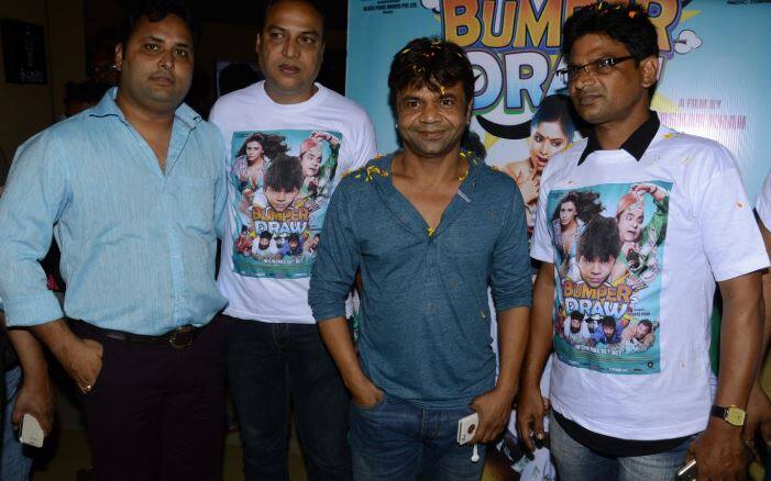 રાજપાલ યાદવે અતા પતા લાપતા નામની એક ફિલ્મ બનાવી હતી. આ ફિલ્મ માટે તેણે દિલ્લીના એક બિઝનેસમેન પાસેથી 5 કરોડ રૂપિયા ઉછીના લીધા હતા. 2 નવેમ્બર 2012ના રાજપાલ યાદવની ફિલ્મ પણ રીલિઝ થઈ ગઈ પરંતુ તેમણે ઉછીના લીધેલા પૈસા પરત ન કર્યા. ત્યારબાદ કોર્ટમાં હાજર રહેવા માટે ઘણા બધા સમન્સ પણ મોકલવામાં આવ્યા પરંતુ તે કોર્ટમાં હાજર થયો નહોતો.