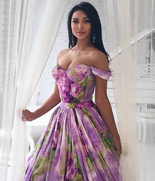 એન્જેલિકાનો અર્થ એન્જલ થાય છે. તેની માતાએ એક ફિલ્મ ‘Merveilleuse Angelique’થી પ્રેરાઇને તેનું નામ પાડ્યું હતું.