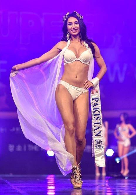 મિસ પાકિસ્તાનનું ટાઇટલ મળ્યું હોય તેવી એન્જેલિકા પ્રથમ પાકિસ્તાની-યુક્રેન મોડલ છે. આ ઉપરાંત મોડલ અને એક્ટ્રેસ એન્જેલિકા તાહિરાને મિસ પરફેક્ટ અને મિસ પોપ્યુલરેટિનો એવોર્ડ પણ મળી ચુક્યો છે.