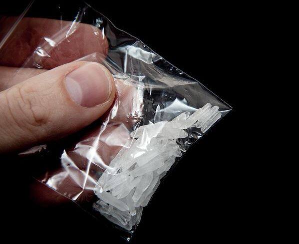 નાઝરીન ખાન મુક્તા ડ્રગ્સને ઢાકાના વિવિધ સ્થળે વેચતી હતી.