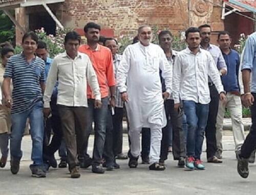 નલિન કોટડિયાનો બે દિવસથી મોબાઈલ ફોન પણ સ્વિચ ઓફ આવી રહ્યો છે. સૂત્રો પાસેથી મળતી માહિતી પ્રમાણે કોટડિયા તેમના જૂના મતવિસ્તાર ધારીમાં પણ નથી અને તેના કારણે ફરાર થયા હોય તેવી શક્યતા છે. આ કેસમાં ક્રાઇમ બ્રાન્ચ પાસે કોટડિયા સામે પુરાવો હાવોનું પણ મનાય છે.