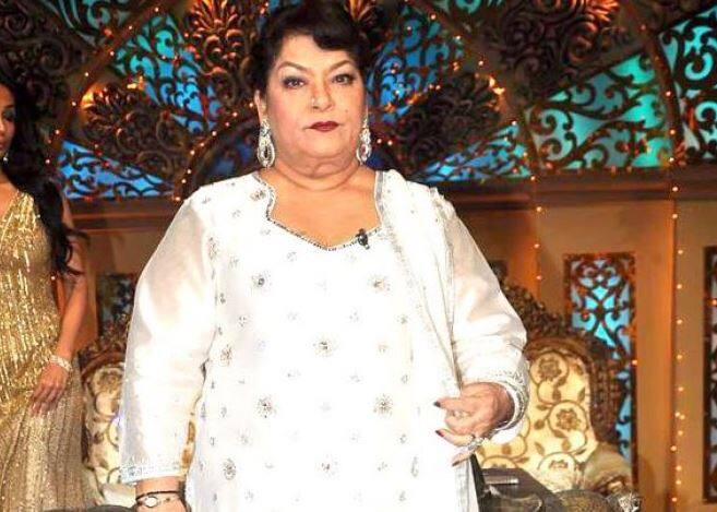 તેમણે આગળ કહ્યું કે, ‘તમે શું કરવા માંગો છો તે છોકરી પર નિર્ભર છે. જો તમે સામેવાળાના હાથમાં આવવા નહીં માંગતો હો તો નહીં આવી શકો. તમારી પાસે કલા હોય તો શું તમે તેને નહીં વેચો? ફિલ્મ ઇન્ડસ્ટ્રીને કંઈ ન કહો, તે અમારા મા-બાપ છે.’