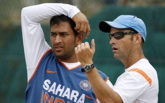 ભારતના કોચ પદેથી વિદાય થયા બાદ ગેરી કર્સ્ટને કહ્યું હતું કે, મને ધોની સાથે કામ કરવાનો સૌથી વધારે આનંદ આવ્યો. તે ગમે તેવી વિકટ સ્થિતિ હોય તો પણ રસ્તો શોધી કાઢે છે.