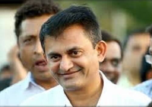 પરેશ ધાનાણી ગુજરાત વિધાનસભામાં વિરોધપક્ષના નેતા તરીકે ગાંધીનગરમાં મંત્રી નિવાસમાં કેબિનેટ કક્ષાના પ્રધાનોને મળે છે તેવો બંગલો મેળવવા માટે હકદાર હતા. ગુજરાત સરકારે પરેશ ધાનાણીને નિયમ પ્રમાણે બંગલો ફાળવી દીધો હતો પણ આશ્ચર્યજનક કારણસર ધાનાણી આ બંગલામાં રહેવા નહોતા જઈ શક્યા.