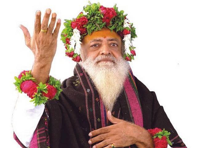 આસારામ સામે દિલ્હીના કમલાનગર પોલીસ સ્ટેશનમાં 19 ઓગસ્ટ 2013માં એફઆઈઆર નોંધવામાં આવી હતી. આસારામ પર ઝીરો નંબરની એફઆઈઆર નોંધવામાં આવી હતી. એફઆઈઆરમાં આઈપીસી કલમ 342, 376, 354-એ, 506, 509/34, જેજે એક્ટ 23 અને 26 અને પોક્સો એક્ટની કલમ 8 અંતર્ગત ફરિયાદ દાખલ કરવામાં આવી હતી.