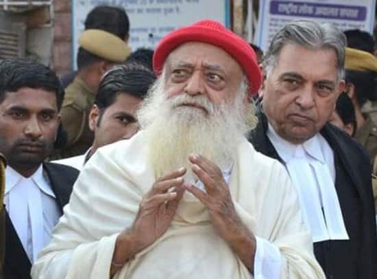 અમૃત પ્રજાપતિ આસારામનો વૈદ્ય હતો જેને 2014માં રાજકોટમાં ગોળી મારવામાં આવી છે. આ અંગે તેણે જણાવ્યું હતું કે, આસારામ યૌન શક્તિવર્ધક દવા લેતો હતો. તેમની ઐયાશીનો સાક્ષી રહ્યો છું. બળાત્કાર બાદ આસારામ કહેતો કે તે મહિલાઓનું કલ્યાણ કરી રહ્યો છે.