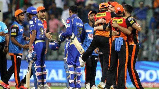 મંગળવારે જ્યારે મુંબઈ ઈન્ડિયન્સે સનરાઈઝર્સ જેવી મજબૂત ટીમને 18.4 ઓવરમાં 118 રન પર જ અટકાવી ત્યારે વાનખેડે સ્ટેડિયમમાં હાજર રહેલાં દર્શકોને આશા બંધાઈ કે હવે ઘરેલુ ટીમ આ મેચ સરળતાથી જીતી લેશે. જોકે, આવું ન થયું અને મુંબઈની ટીમ માત્ર 87 રન પર જ સમેટાઈ ગઈ હતી. માત્ર બે બેટ્સમેન (સૂર્યકુમાર યાદવ અને કૃણાલ પંડ્યા) બે જ આંકડામાં પહોંચી શક્યા હતાં. મુંબઈએ આ મેચ 31 રનથી ગુમાવી હતી.