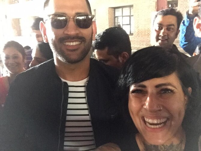 Who Is MS Dhoni Hair Stylist Sapna Bhavnani? | ધોનીની આ નવી કૂલ 'વાઈકિંગ' હેરસ્ટાઈલ પાછળ સાક્ષી નહીં પણ આ હોટ યુવતી જવાબદાર ? જાણો વિગત Who Is MS Dhoni Hair Stylist Sapna Bhavnani? | ધોનીની આ નવી કૂલ 'વાઈકિંગ' હેરસ્ટાઈલ પાછળ સાક્ષી નહીં પણ આ હોટ યુવતી જવાબદાર ? જાણો વિગત