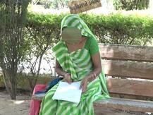 બનાસકાંઠાઃ \'PSI-બે કોન્સ્ટેબલે ગાલ પર કિસ કરી ને નીચે પાડી દઈ સંબંધ બાંધવા પ્રયાસ કર્યો\'