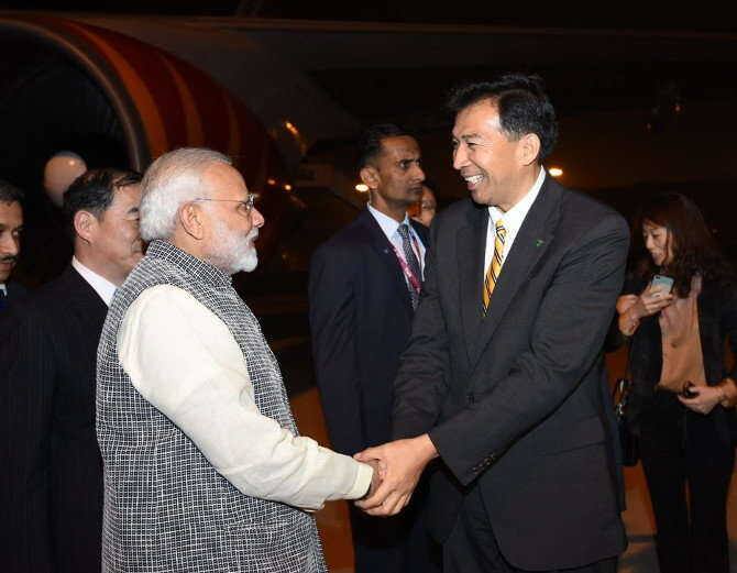 મોદીની આ ચાર વર્ષમાં ચોથી વખત ચીન મુલાકાત છે. આમ, મોદી હવે સૌથી વધારે વખત ચીન ગયેલા વડાપ્રધાન બની ગયા છે. આ પહેલાંના પૂર્વ પીએમ મનમોહન સિંહ ત્રણ વખત ચીનની મુલાકાતે ગયા હતા. મોદી અને શી જિનપિંગ વચ્ચેની આ મુલાકાતને અનઔપચારિક શિખર વાર્તાનું નામ આપવામાં આવ્યું છે. 