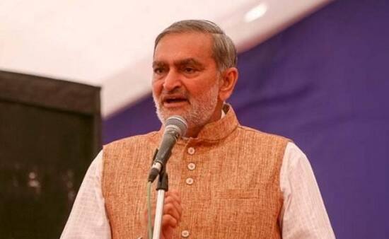 મીડિયા સાથેની વાતચીતમાં નલિન કોટડિયાએ જણાવ્યું હતું કે, હું જાહેર જીવનનો વ્યક્તિ છું, હું લોકોને મળું છું અને ફોન પર લોકો સાથે વાત પણ કરું છું. તેનો મતલબ એ નથી કે હું જેની સાથે મળું છું અથવા વાત કરું છું તેમની સાથે ગુનાહિત પ્રવૃત્તિઓમાં શામેલ છું.