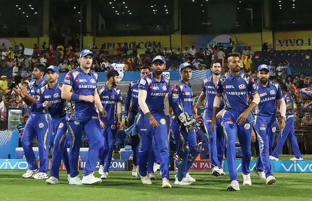  નવી દિલ્હી: સતત હારનો ક્રમ તોડતા મુંબઈ ઈન્ડિયન્સે પોતાની સાતમી મેચમાં ચેન્નઈ સુપર કિંગ્સને 8 વિકેટે હરાવી દીધું છે. ટોસ હારીની પ્રથમ બેટિંગ કરતા ચેન્નઈ સુપર કિંગ્સ ટીમે 20 ઓવરમાં 5 વિકેટ ગુમાવી 169 રન બનાવ્યા હતા અને મુંબઈએ જીત માટે 170 રનનો ટાર્ગેટ આપ્યો હતો. તેના જવાબમાં મુંબઈ ઈન્ડિયન્સે 19.4 ઓવરમાં 2 વિકેટ ગુમાવી આ ટાર્ગેટ હાંસલ કર્યો હતો. 